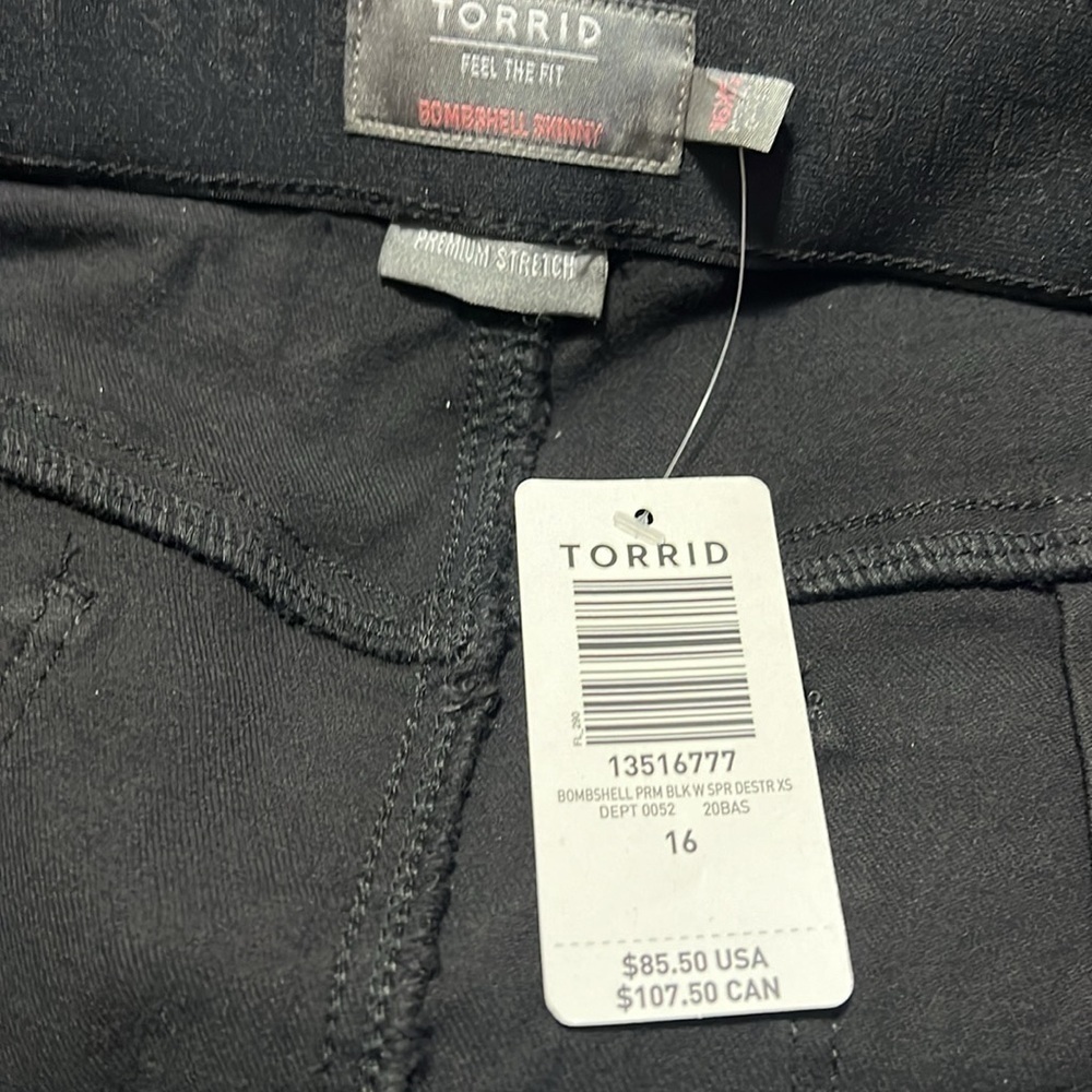 Torrid Bombshell Skinny Premium Stretch High-Rise Destructed Jean extra short - Picture 4 of 5